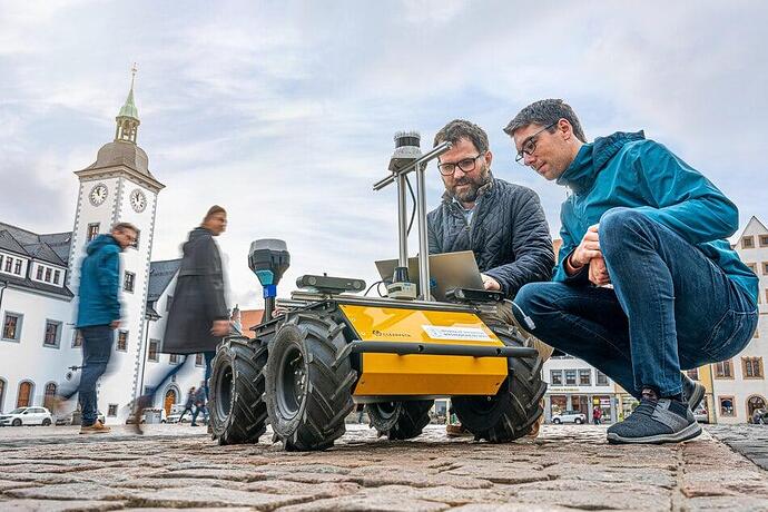 Dieser Roboter liefert bald Pakete aus: Sachsen erforscht Post der Zukunft